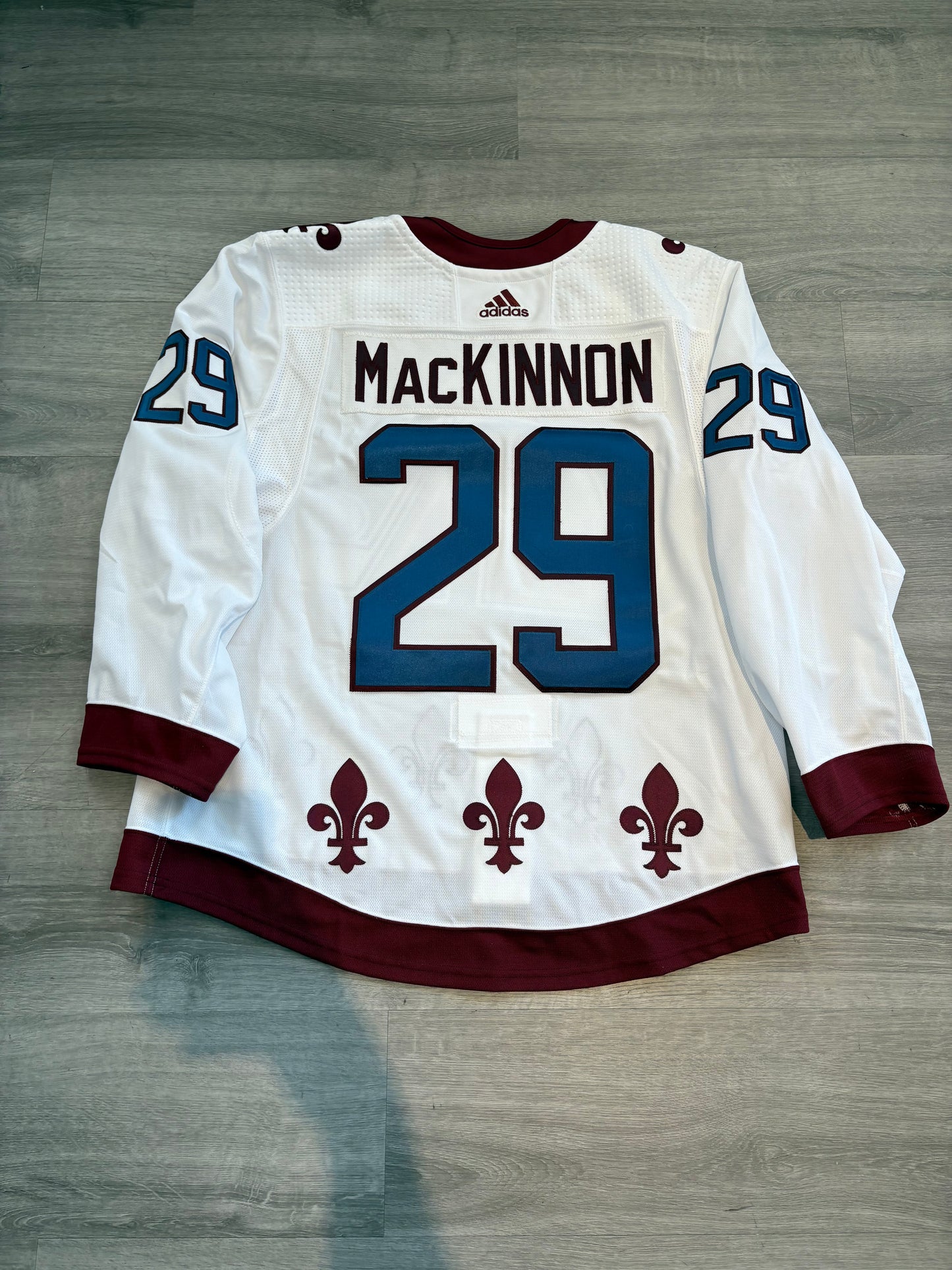 Nathan MacKinnon 2020/21 Game Issued Reverse Retro 1.0